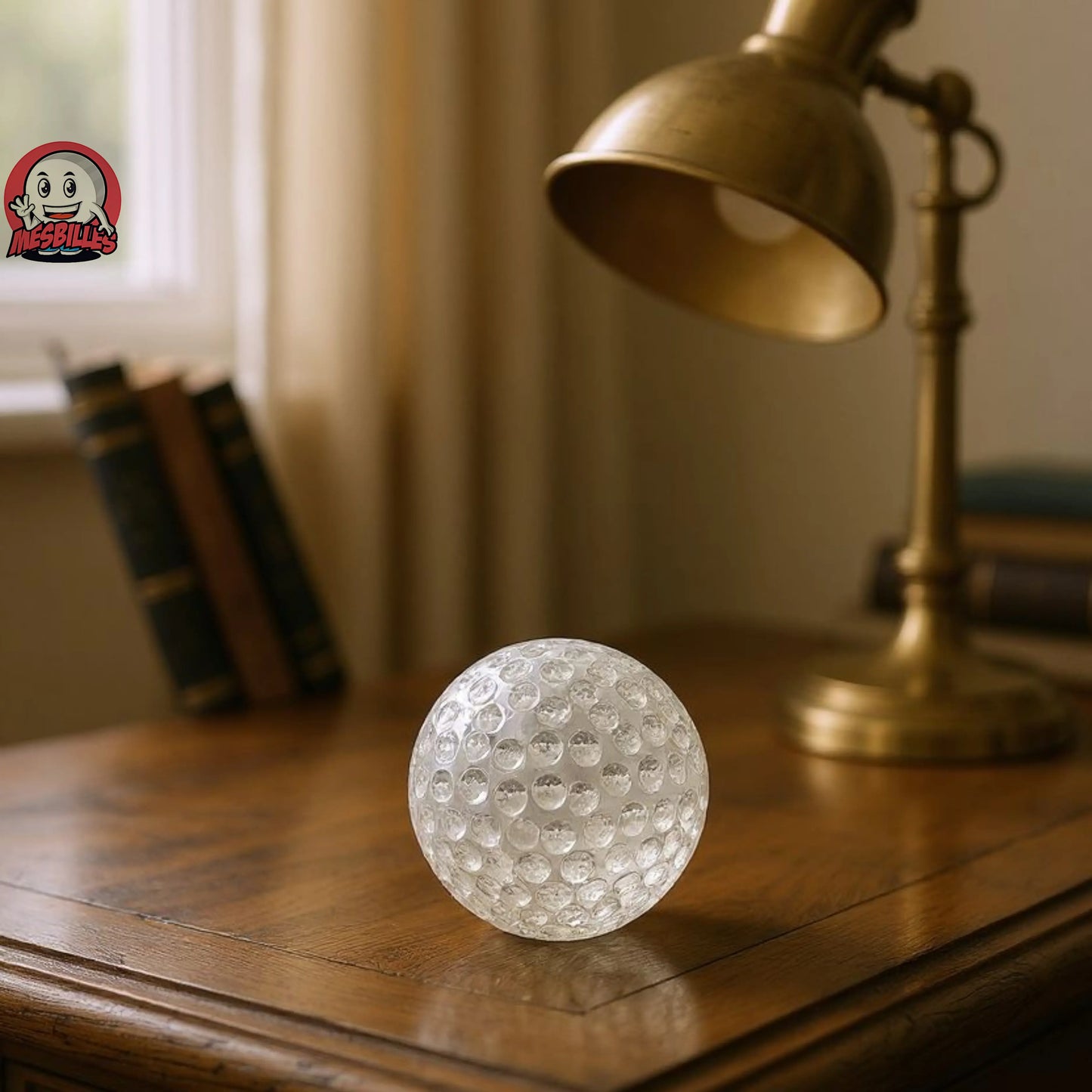 Cette Balle de golf est bien trop précieuse pour le green : c'est une bille en cristal, parfaite pour la déco ou les collections.