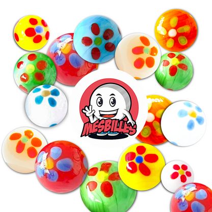 Une touche de pétales floraux sur fond rouge, pour les amateurs de billes délicates.