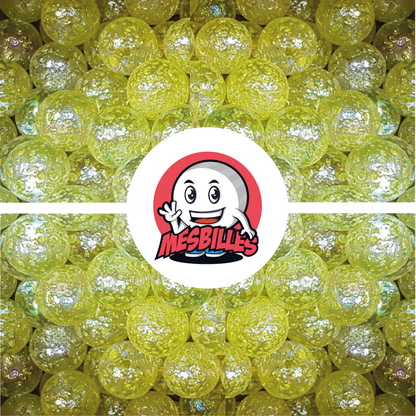 Image de la Mascotte MesBilles entourée de Billes Pépite en verre translucide avec éclats JAUNE 50 mm